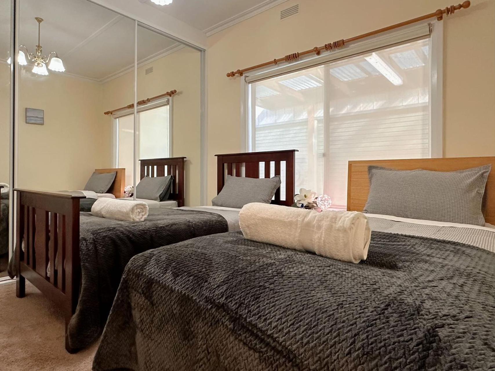 Coleman Comfort Hub - Close To City&Air Port Moonah ภายนอก รูปภาพ
