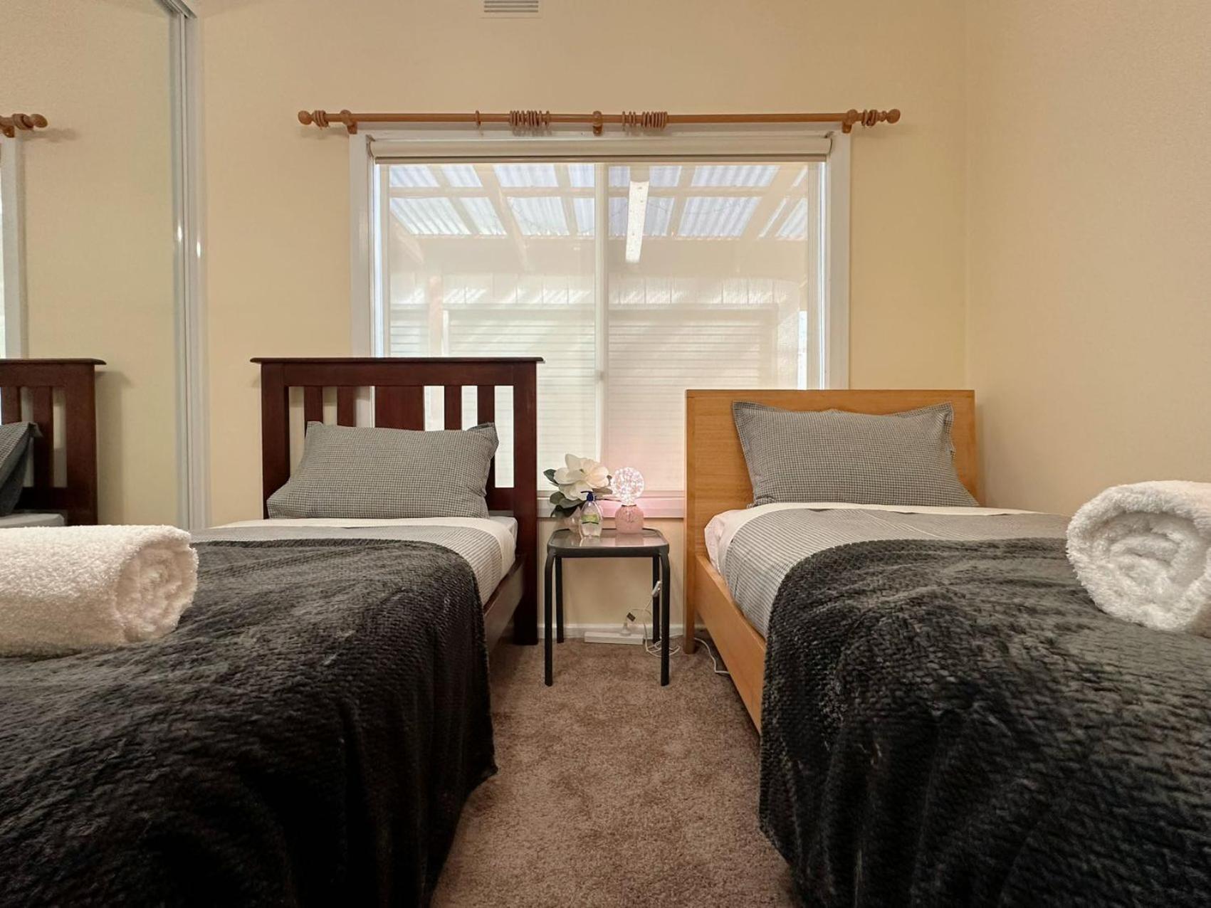 Coleman Comfort Hub - Close To City&Air Port Moonah ภายนอก รูปภาพ